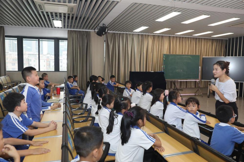 F:\叶伟仪\南科大一小\20241105 暗网禁区-找暗网禁区最新高质量福利视频
护理医学院入校课程——用爱守护小天使\7D8A8210.JPG